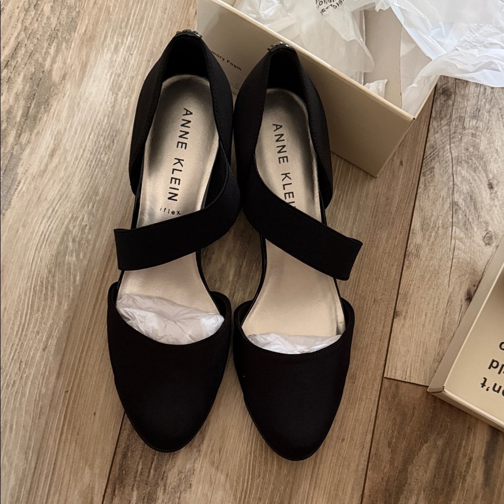 Anne Klein Elegant Black Heels - Picture 4 of 5